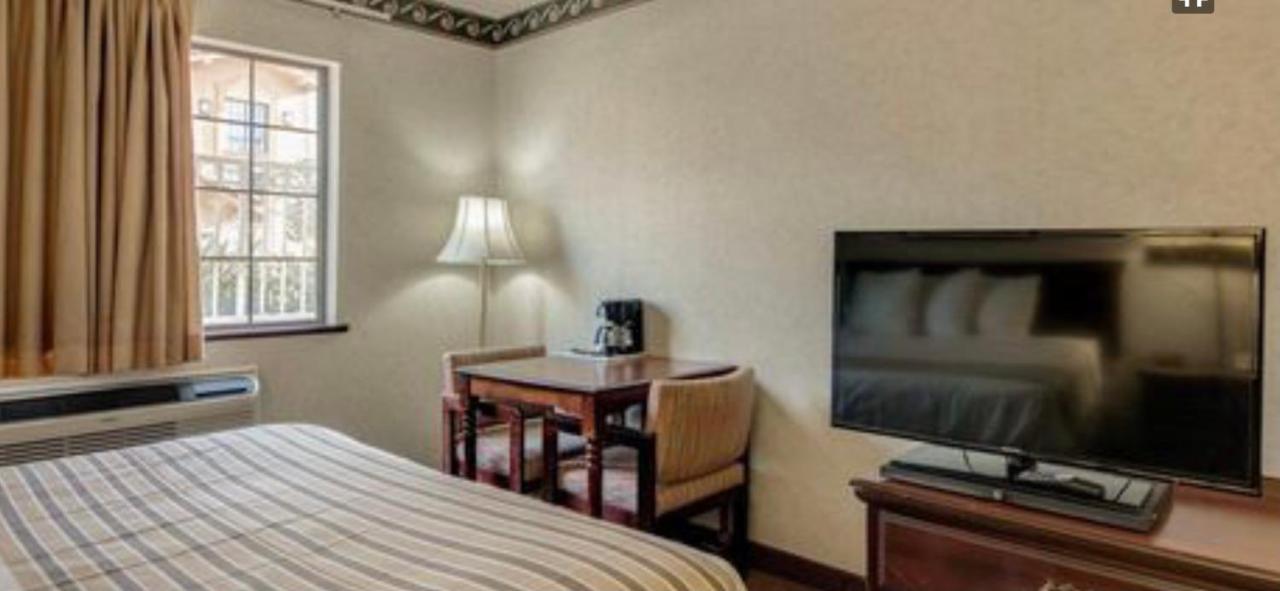 Econo Lodge Inn & Suites El Paso Eksteriør bilde
