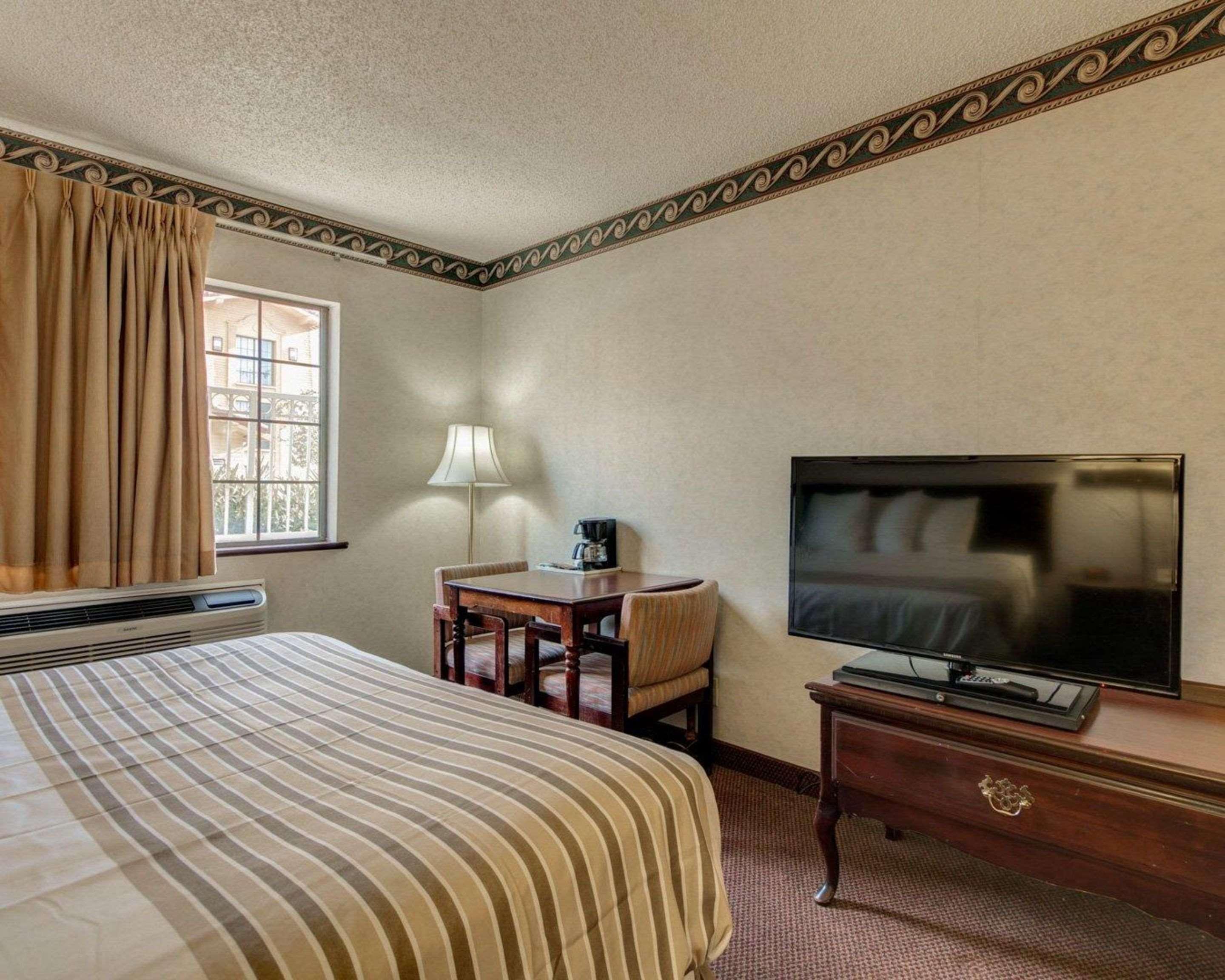 Econo Lodge Inn & Suites El Paso Eksteriør bilde
